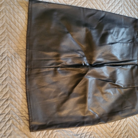 Guess - Picture 3 of 3